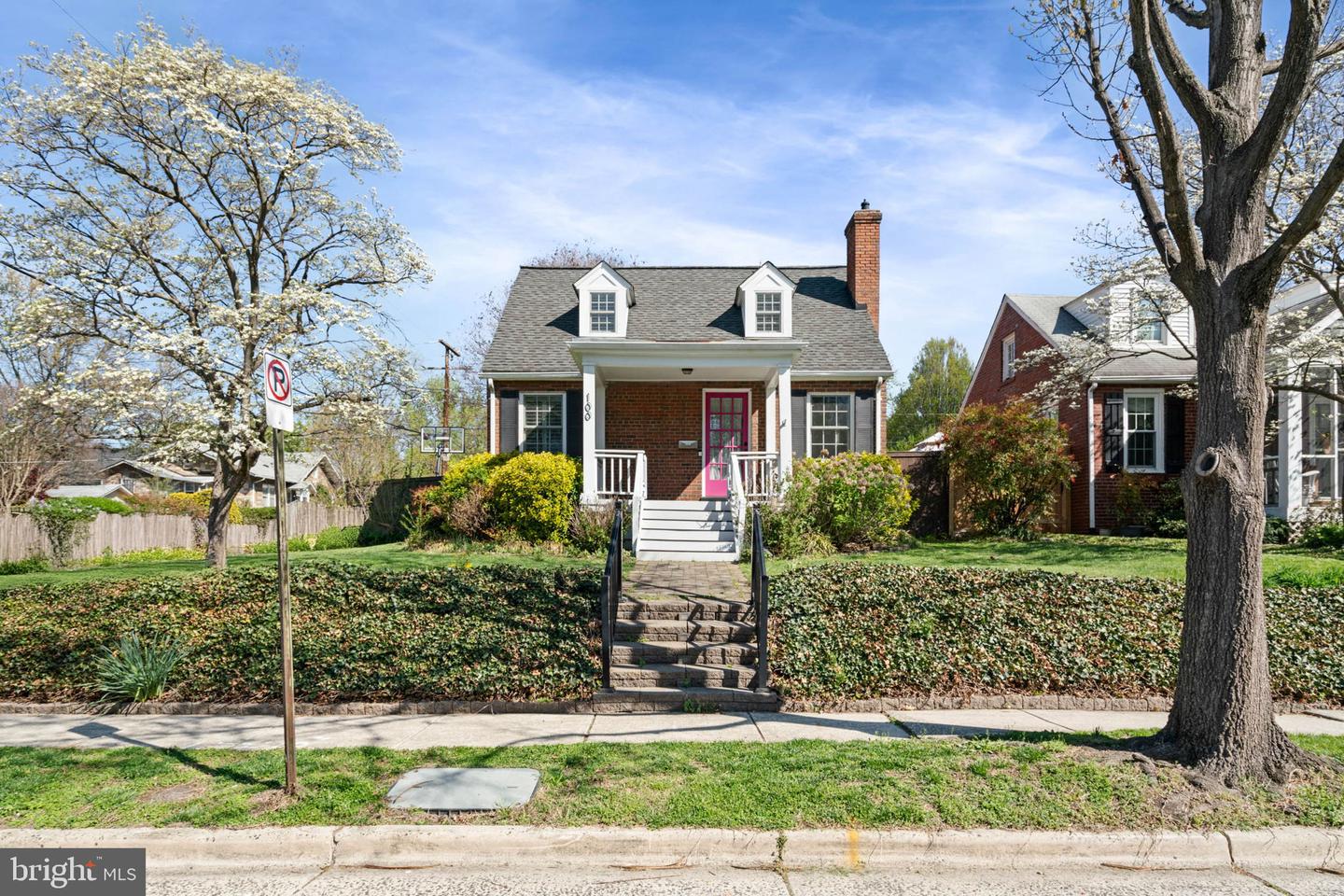 100 E Maple St