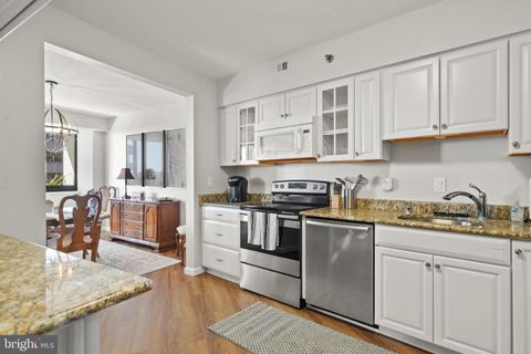 Condominium in Arlington VA 1805 Crystal DRIVE 9.jpg