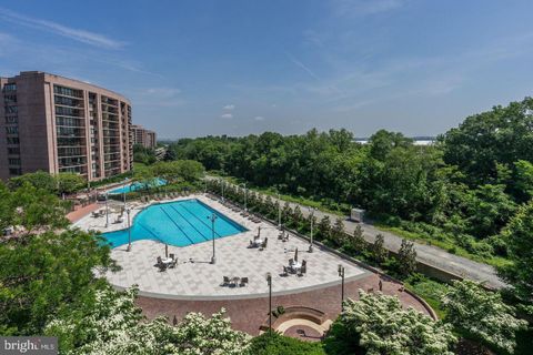 Condominium in Arlington VA 1805 Crystal DRIVE 30.jpg