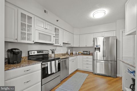 Condominium in Arlington VA 1805 Crystal DRIVE 8.jpg