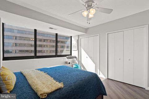 Condominium in Arlington VA 1805 Crystal DRIVE 14.jpg