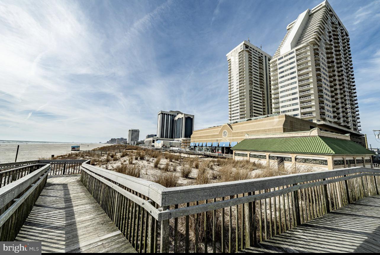 Photo 24 of 40 of 3101 Boardwalk #1715-1 condo