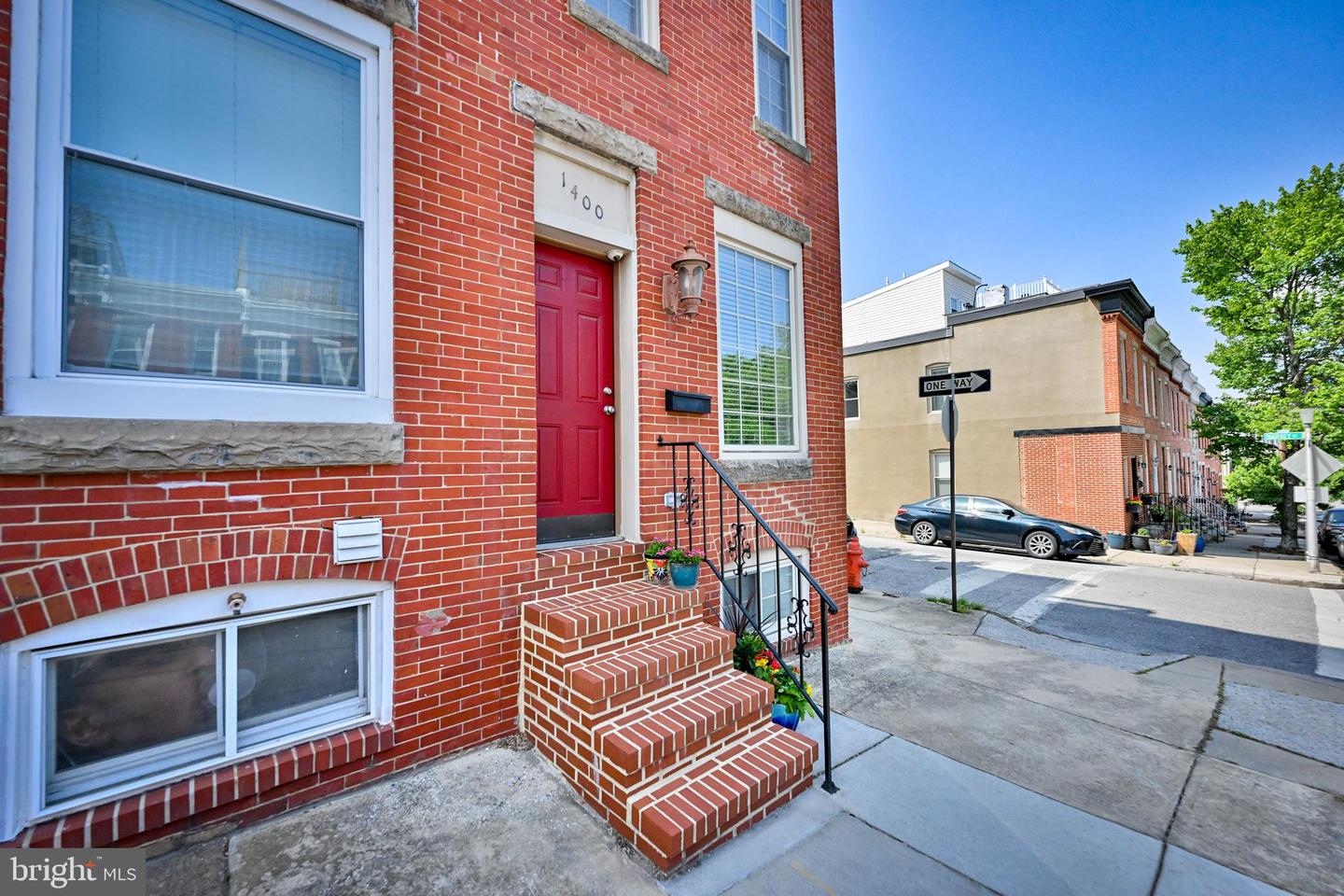 Photo 2 of 64 of 1400 Webster St townhome