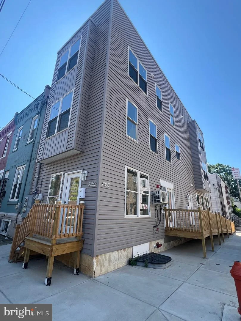 2352 W Thompson Street
