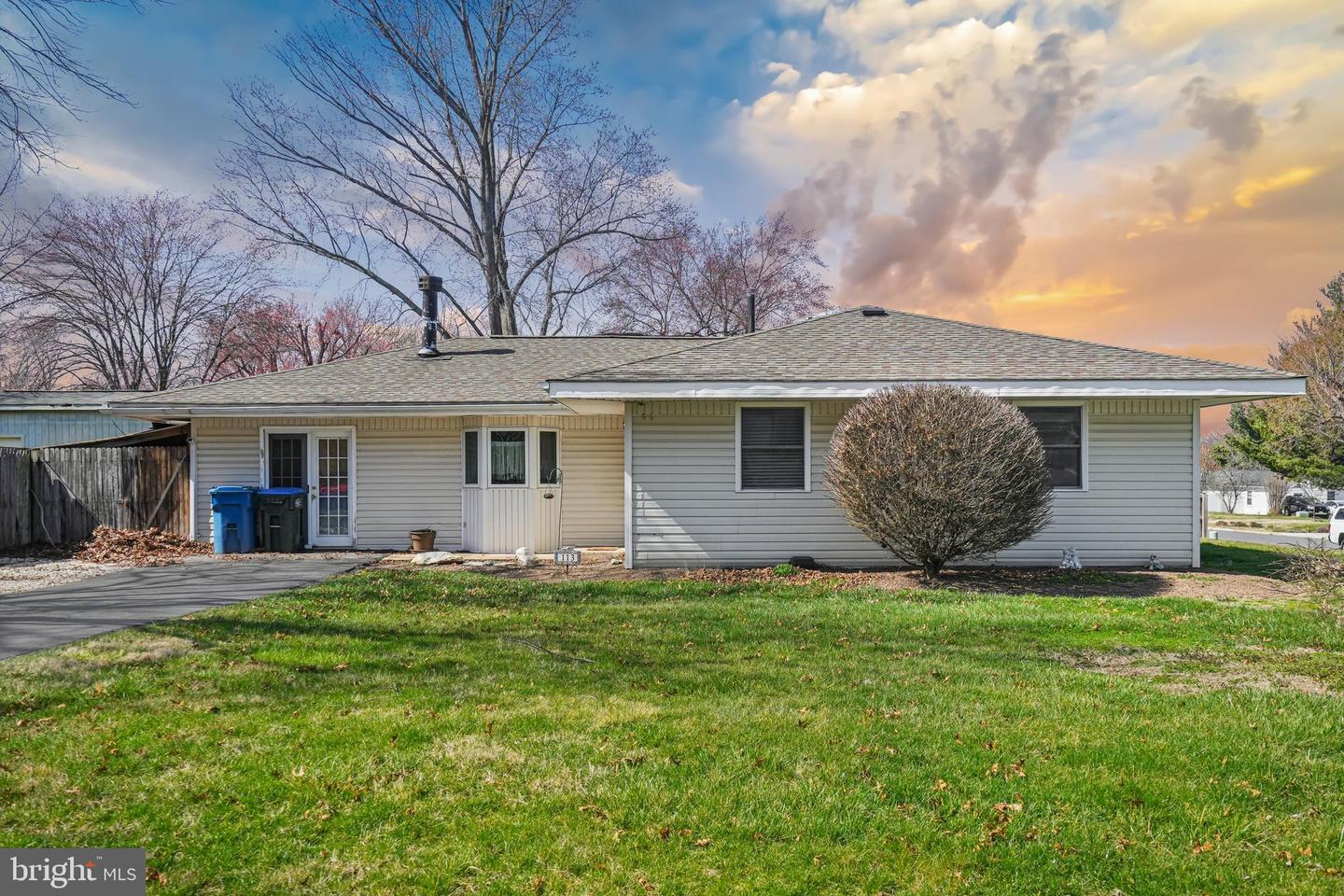 Photo 1 of 24 of 113 N Birch Ct house