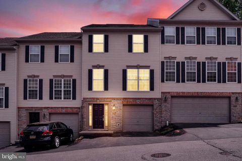 Townhouse in York PA 2702 Steeple Chase DRIVE.jpg