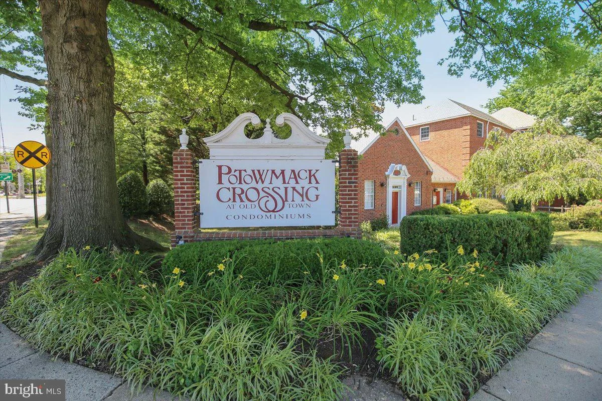 1708 W Abingdon Drive Unit 301