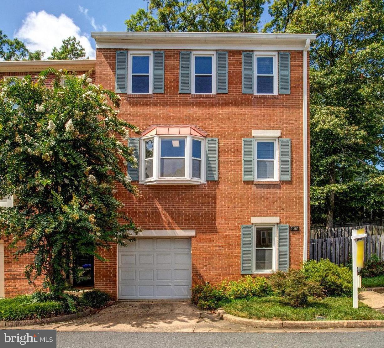 View Arlington, VA 22205 townhome