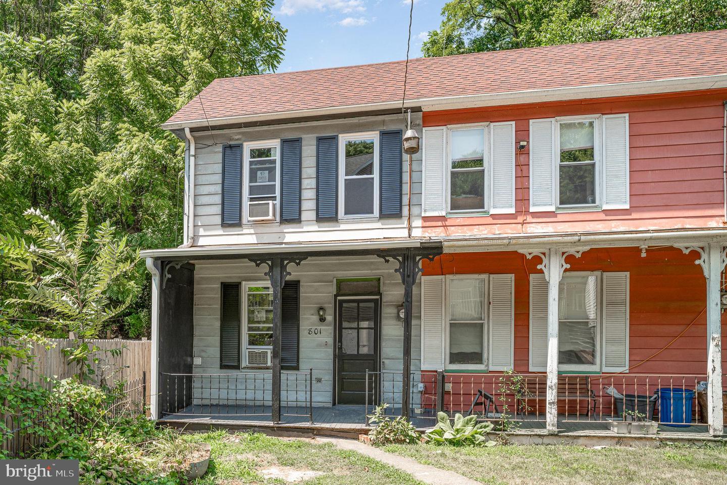 Photo 2 of 21 of 801 Mohn St townhome
