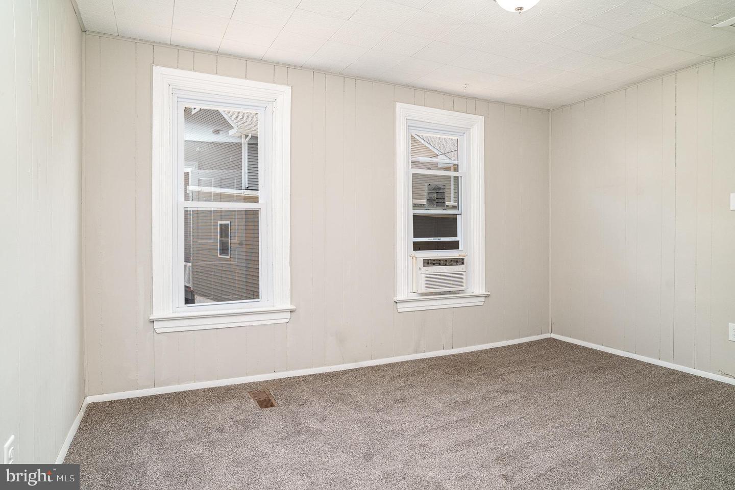 Photo 17 of 21 of 801 Mohn St townhome