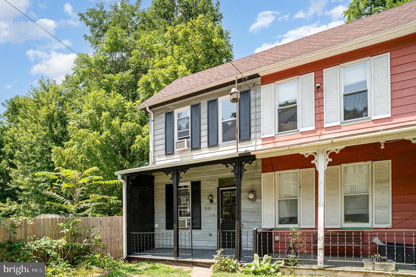 Photo 3 of 21 of 801 Mohn St townhome