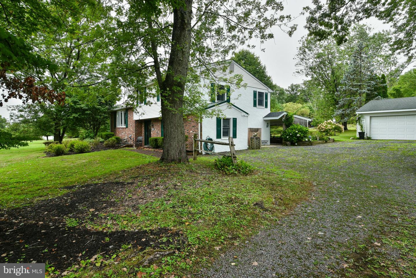 Photo 4 of 44 of 748 Geigel Hill Rd house