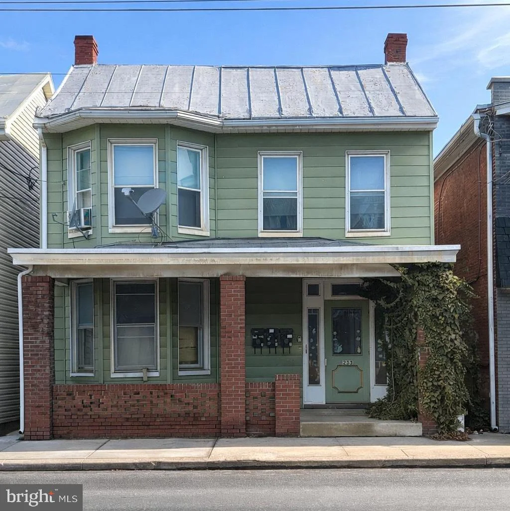 233 E King Street