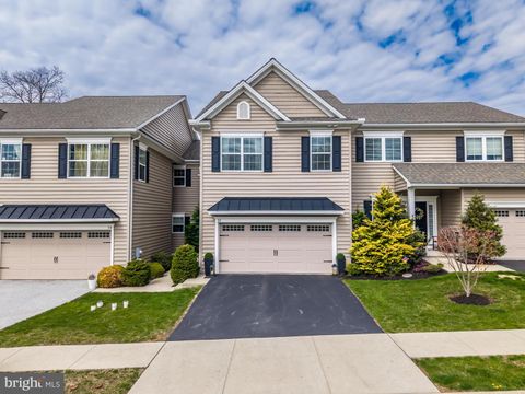 32 New Village Greene Dr Honey Brook PA 19344