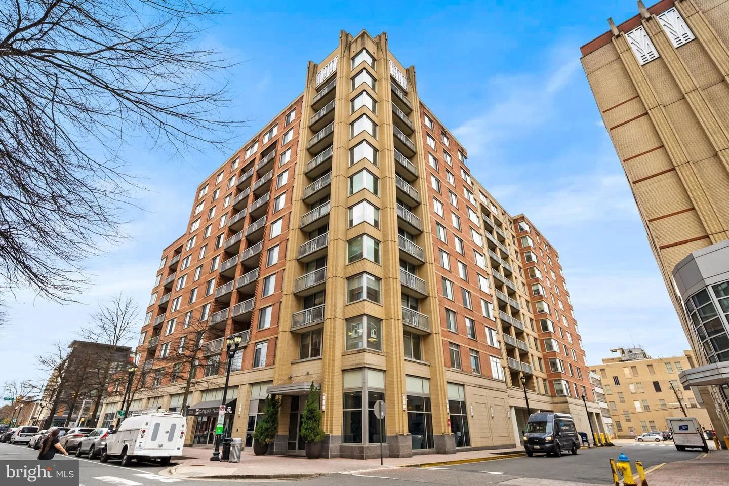 1020 N Highland Street Unit 907