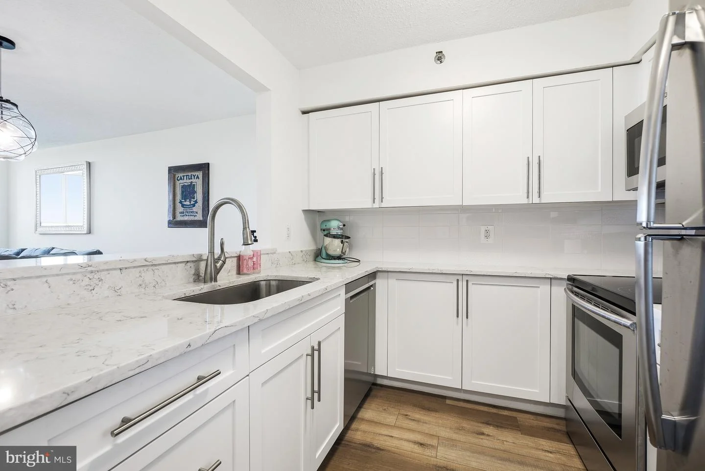 10101 Grosvenor Place Unit 910