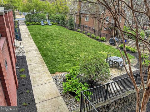 Condominium in Arlington VA 1600 Clarendon BOULEVARD 17.jpg