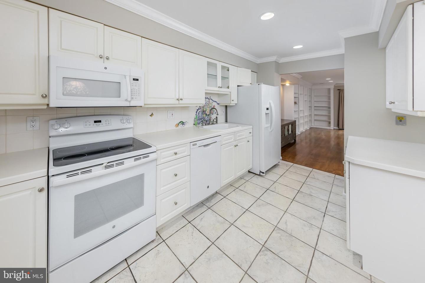 Photo 4 of 16 of 635 E Main St #2 townhome