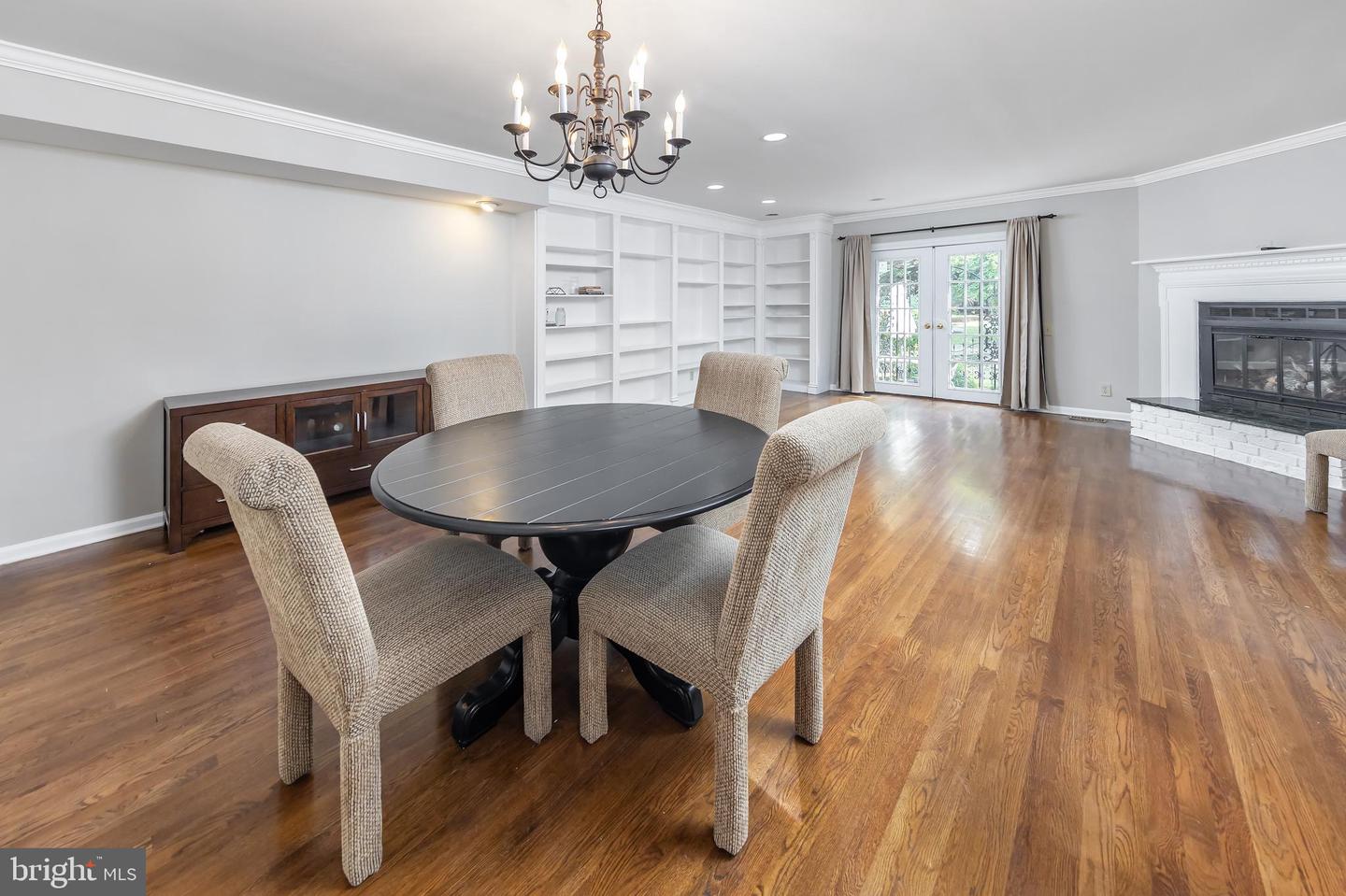 Photo 5 of 16 of 635 E Main St #2 townhome