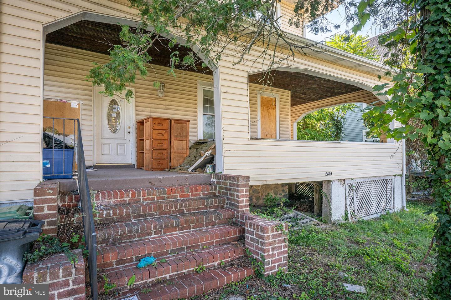 Photo 6 of 10 of 2603 Elsinore Ave house