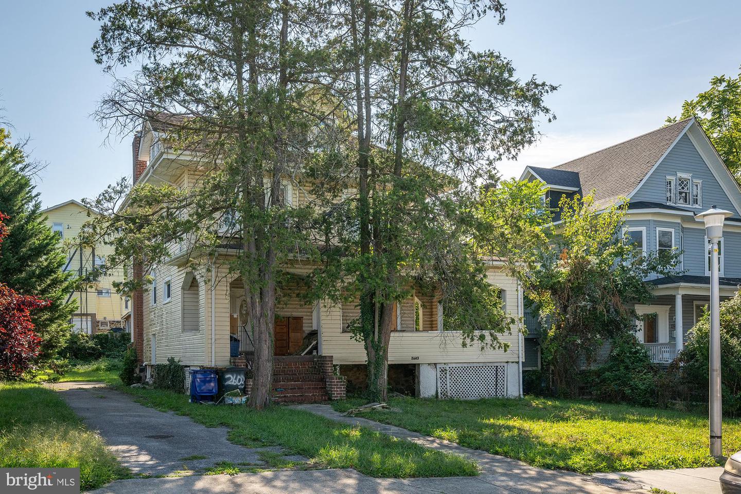 Photo 4 of 10 of 2603 Elsinore Ave house