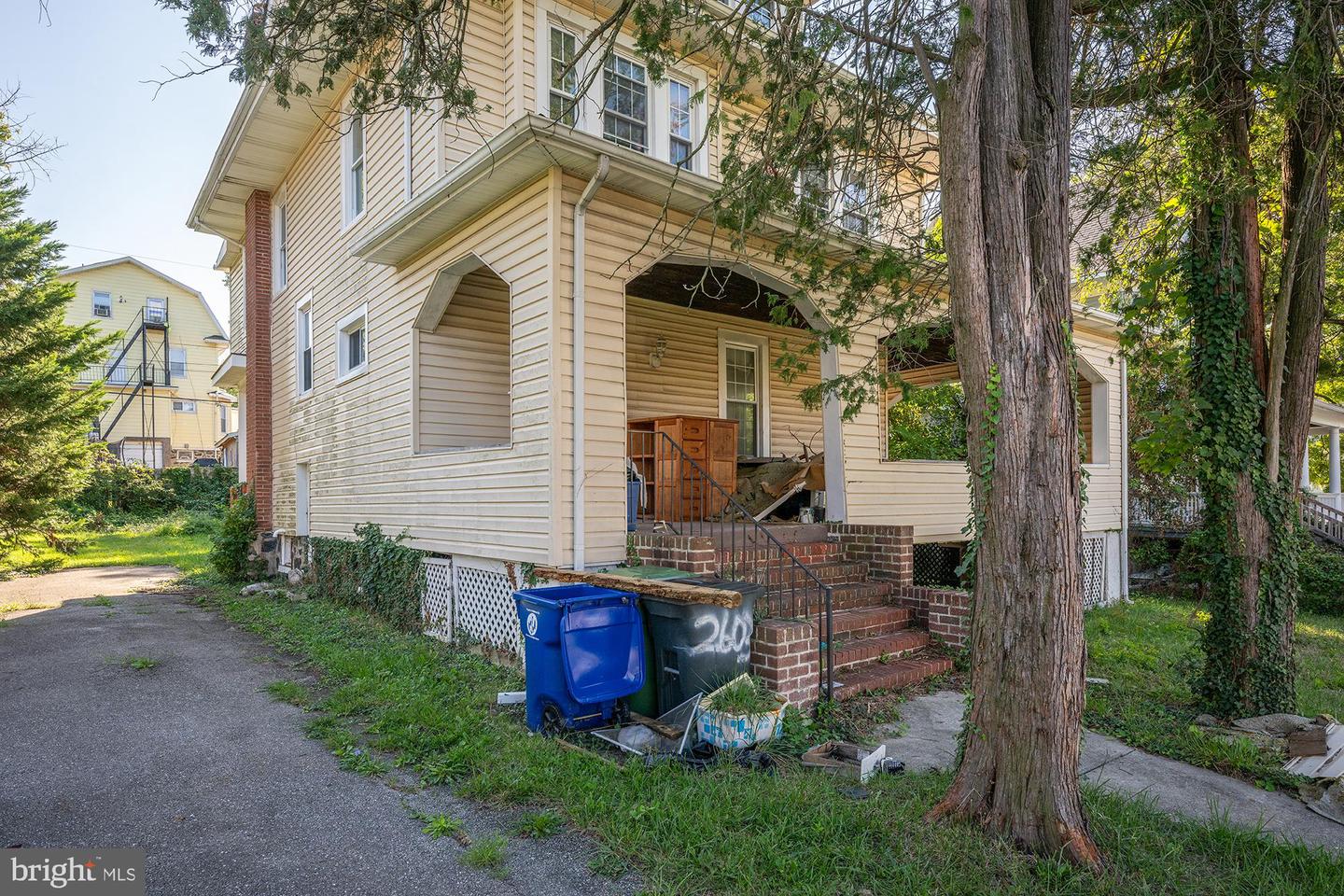 Photo 7 of 10 of 2603 Elsinore Ave house