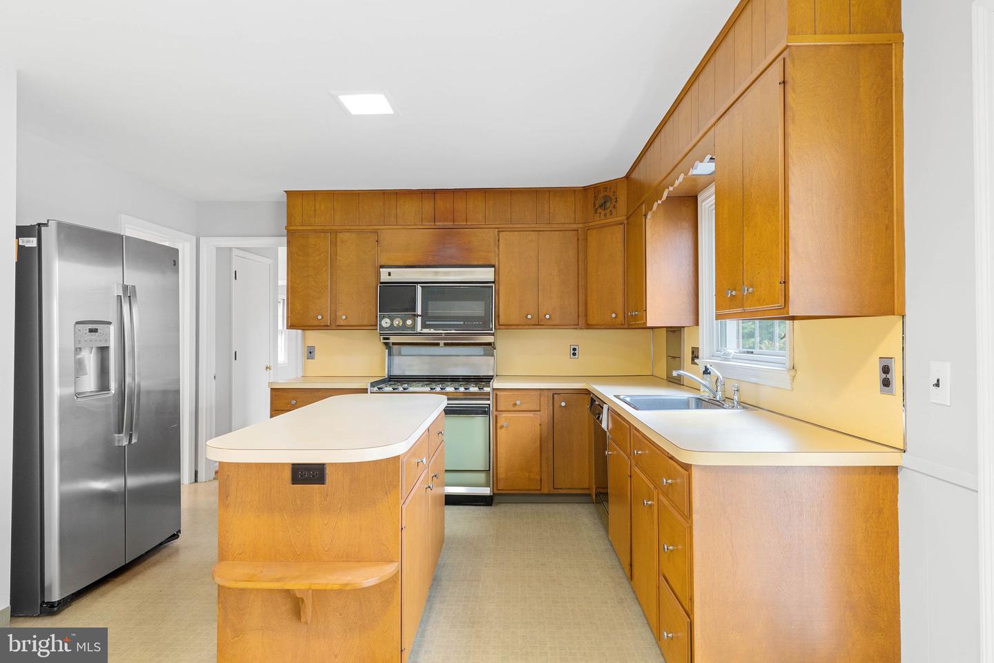 Photo 14 of 37 of 16 Sorrel Dr house