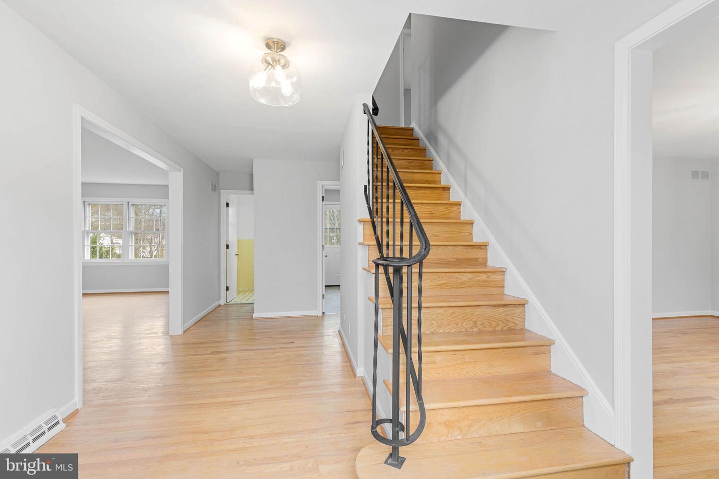Photo 3 of 37 of 16 Sorrel Dr house