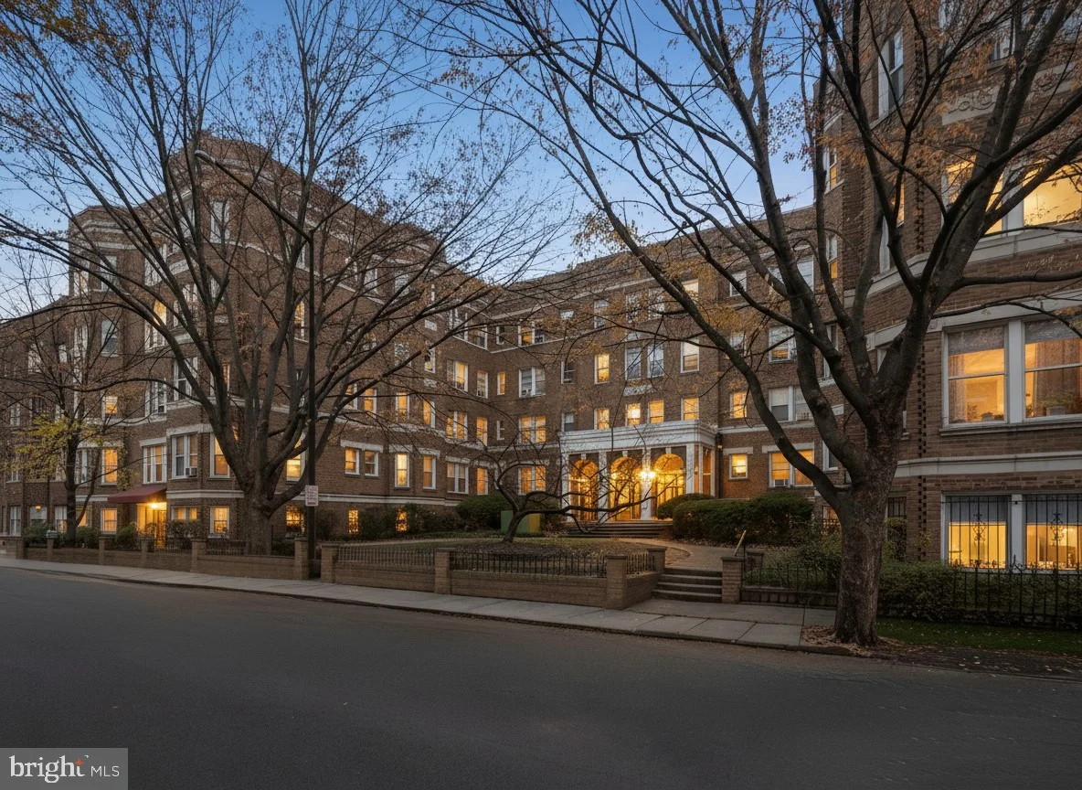 1820 Clydesdale Place NW Unit 411