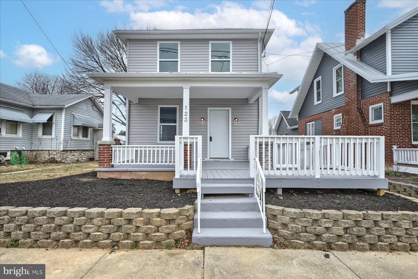 Photo 1 of 22 of 123 E Portland St house