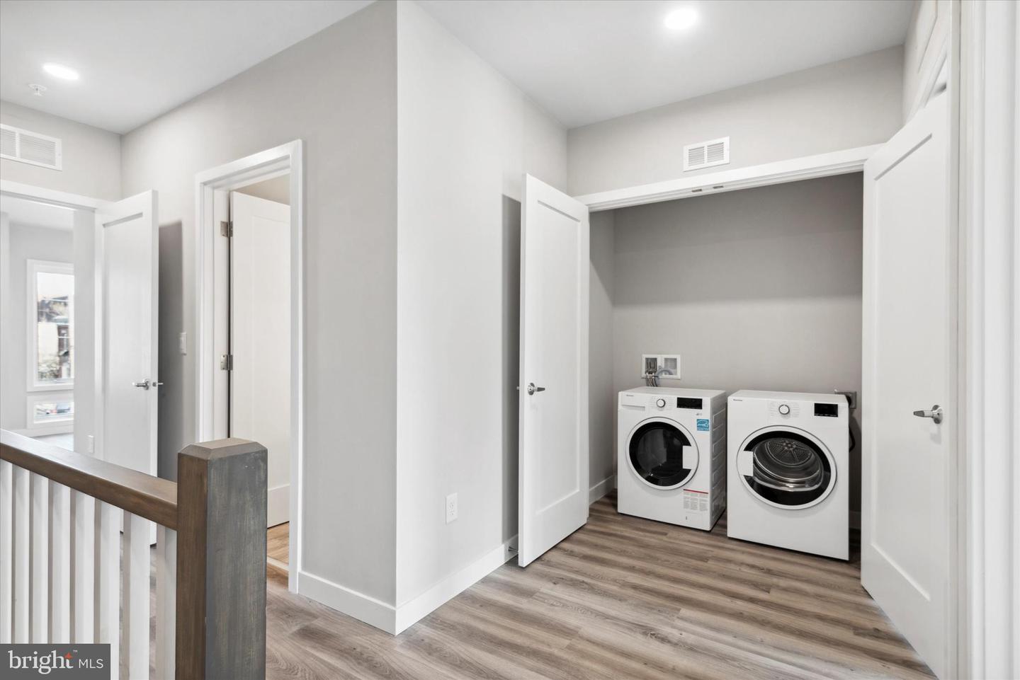 Photo 21 of 27 of 19 E Somerset St townhome