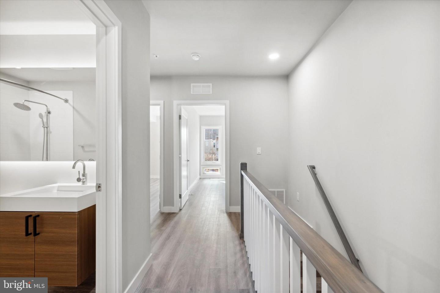 Photo 19 of 27 of 19 E Somerset St townhome