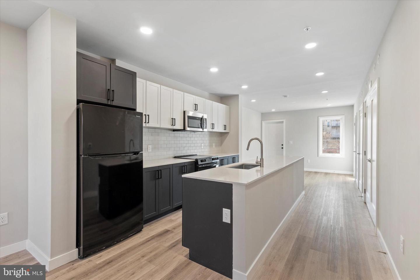Photo 16 of 27 of 19 E Somerset St townhome