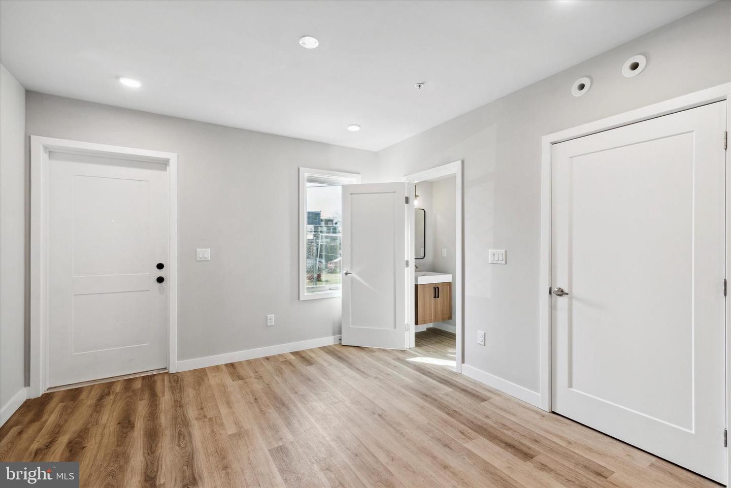 Photo 26 of 27 of 19 E Somerset St townhome
