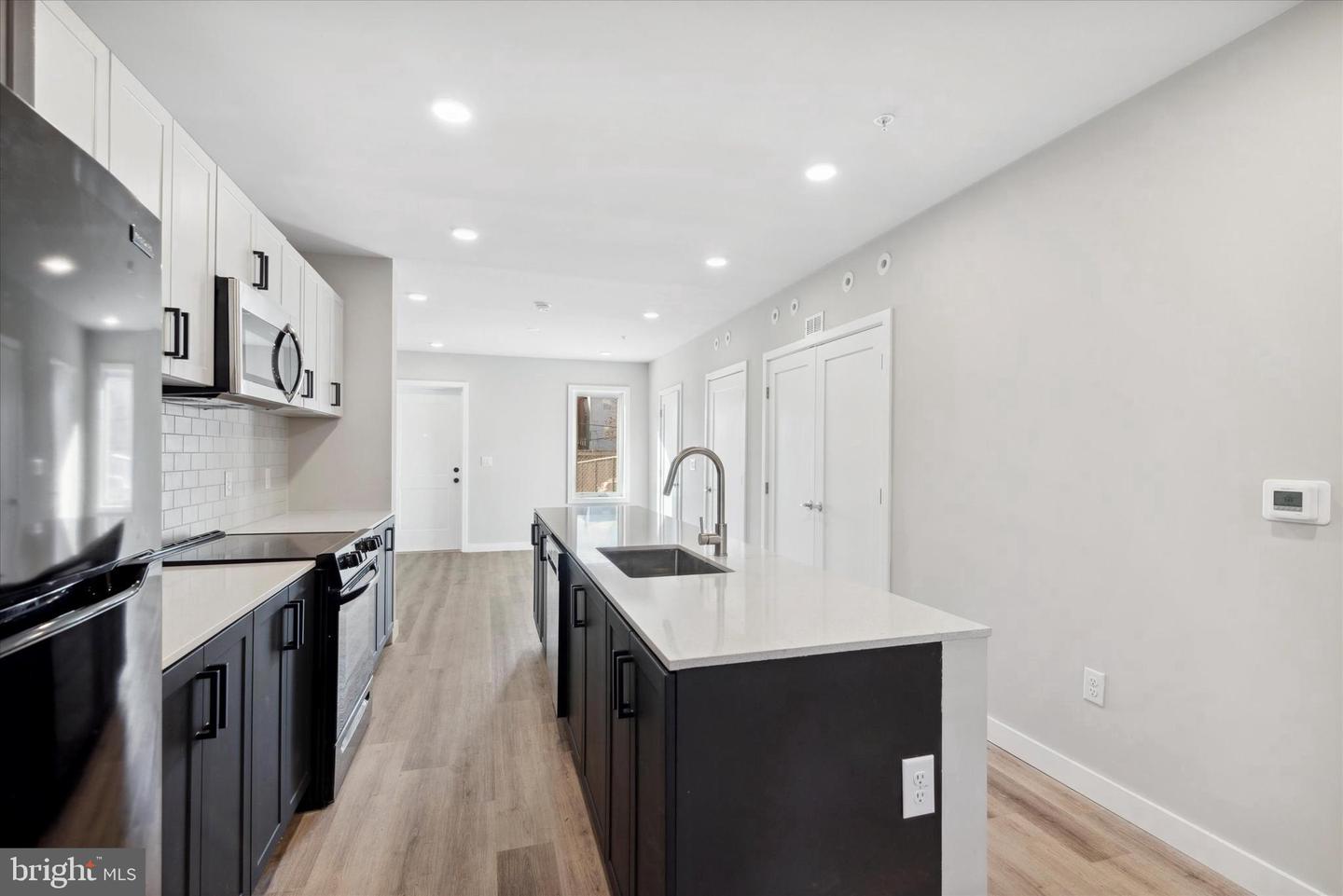 Photo 13 of 27 of 19 E Somerset St townhome