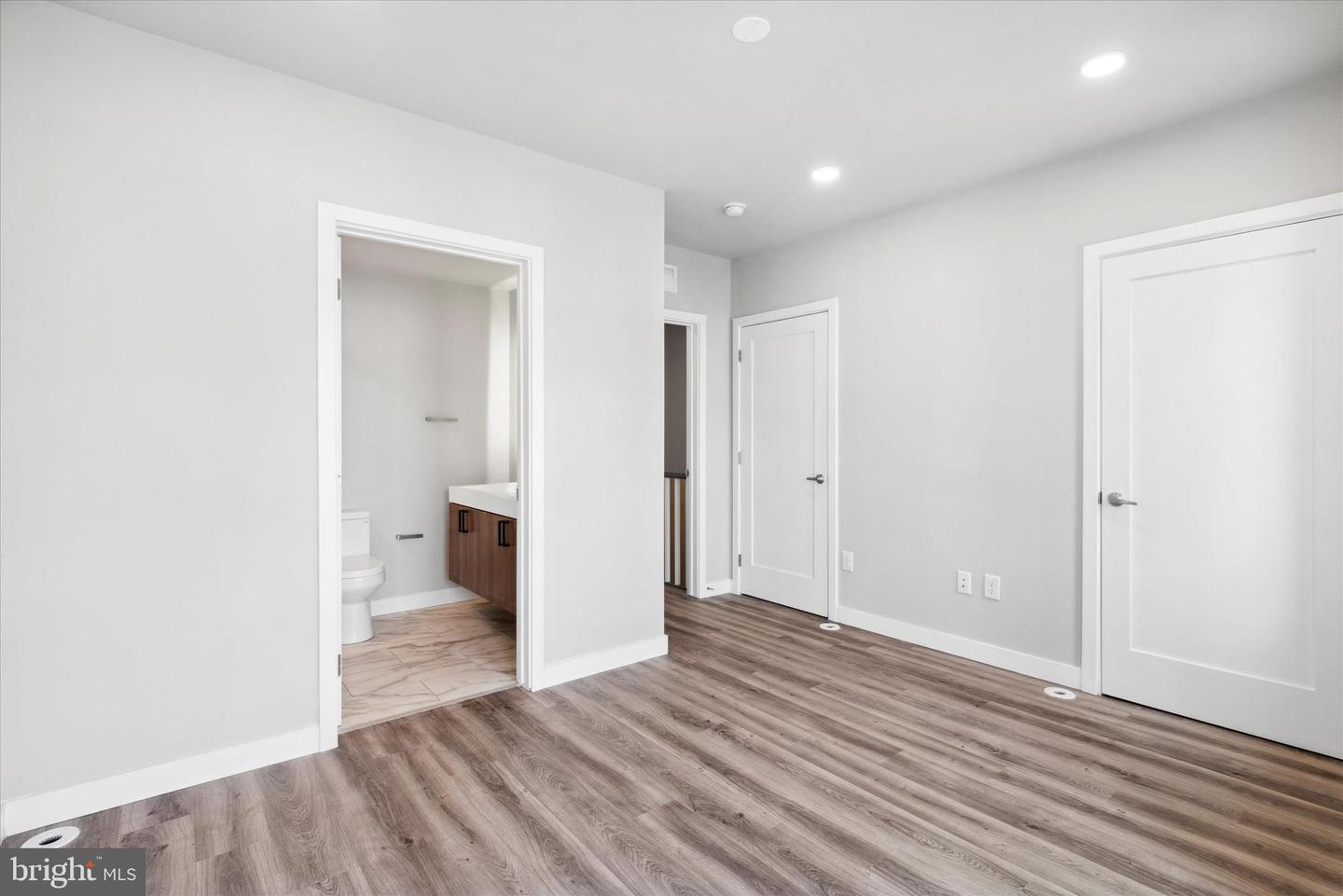 Photo 20 of 27 of 19 E Somerset St townhome