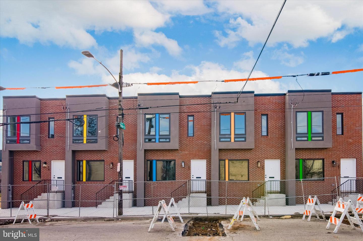 Photo 4 of 27 of 19 E Somerset St townhome