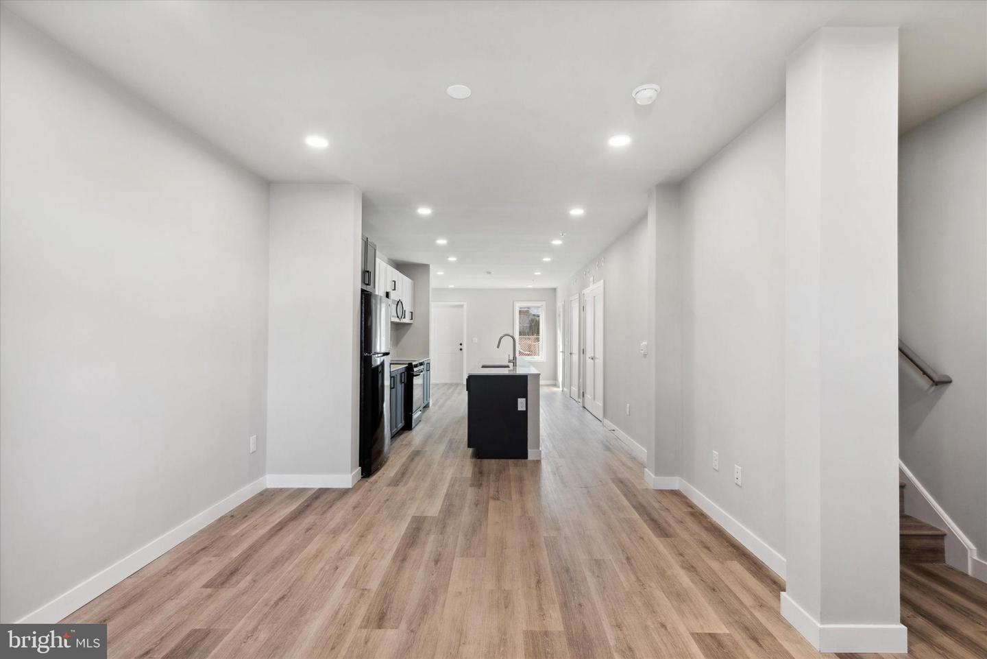 Photo 11 of 27 of 19 E Somerset St townhome