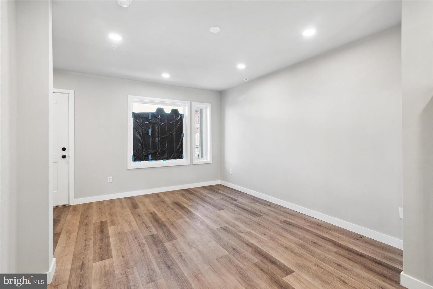 Photo 7 of 27 of 19 E Somerset St townhome