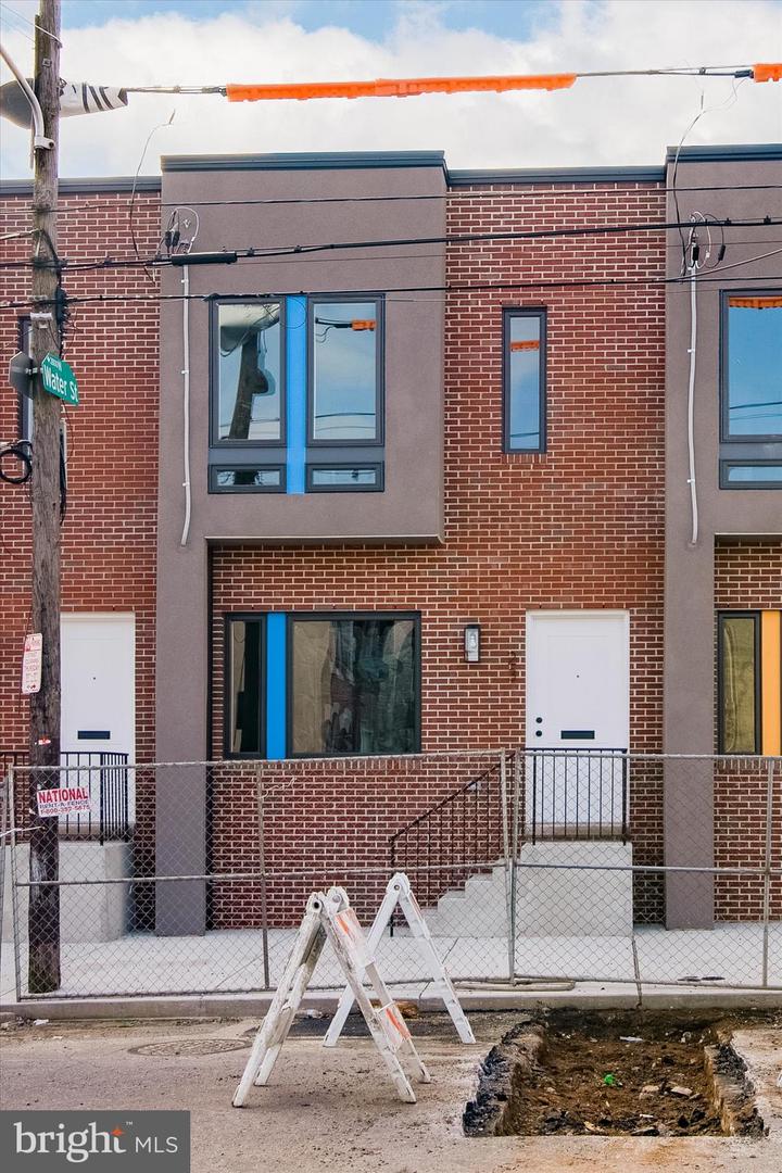 Photo 3 of 27 of 19 E Somerset St townhome