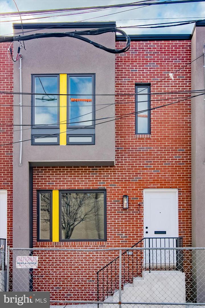 Photo 1 of 27 of 19 E Somerset St townhome