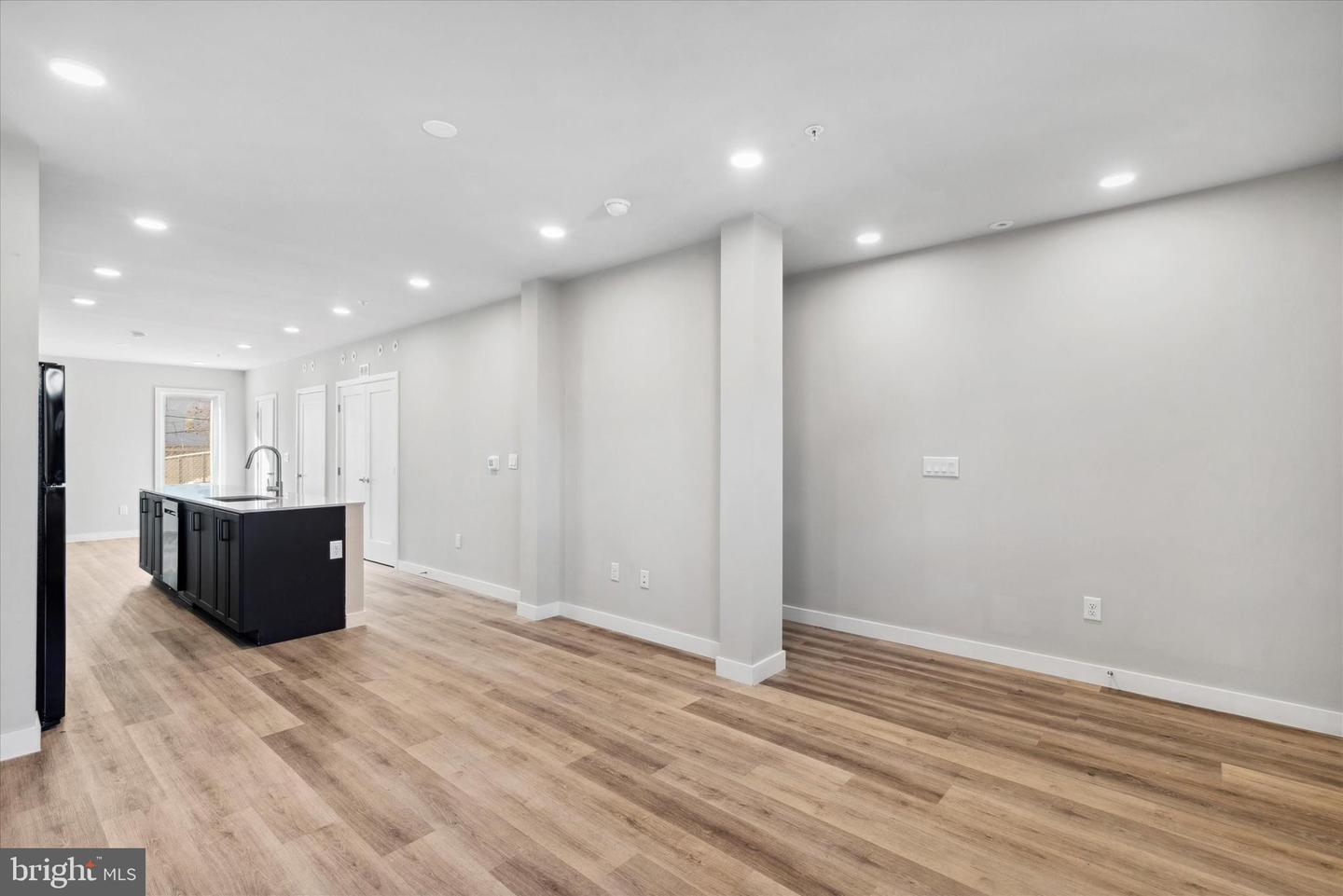 Photo 10 of 27 of 19 E Somerset St townhome