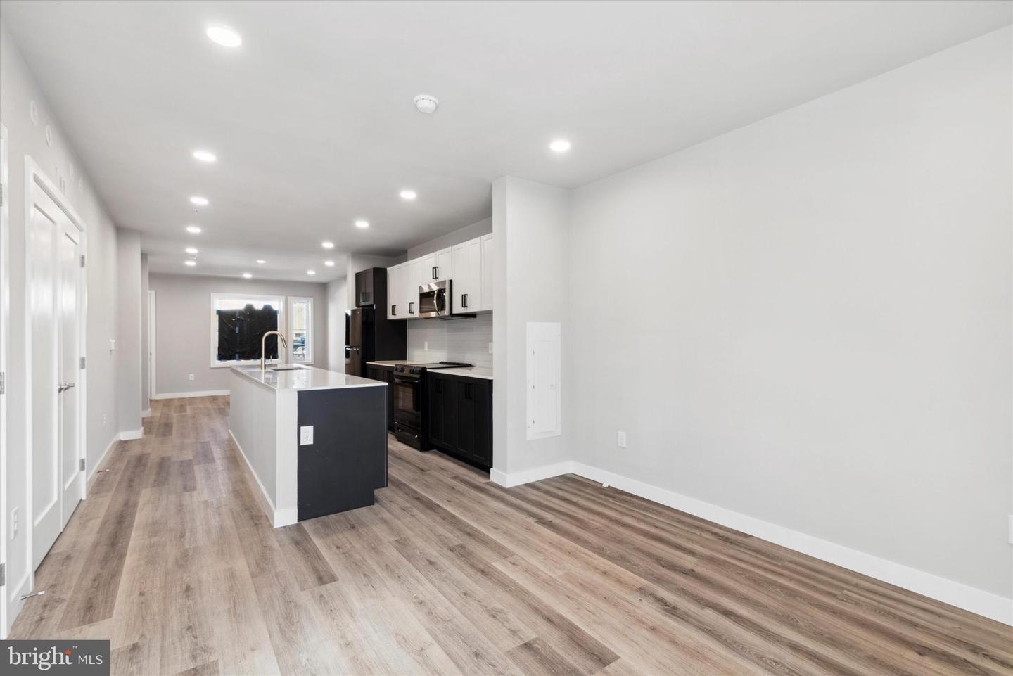 Photo 8 of 27 of 19 E Somerset St townhome