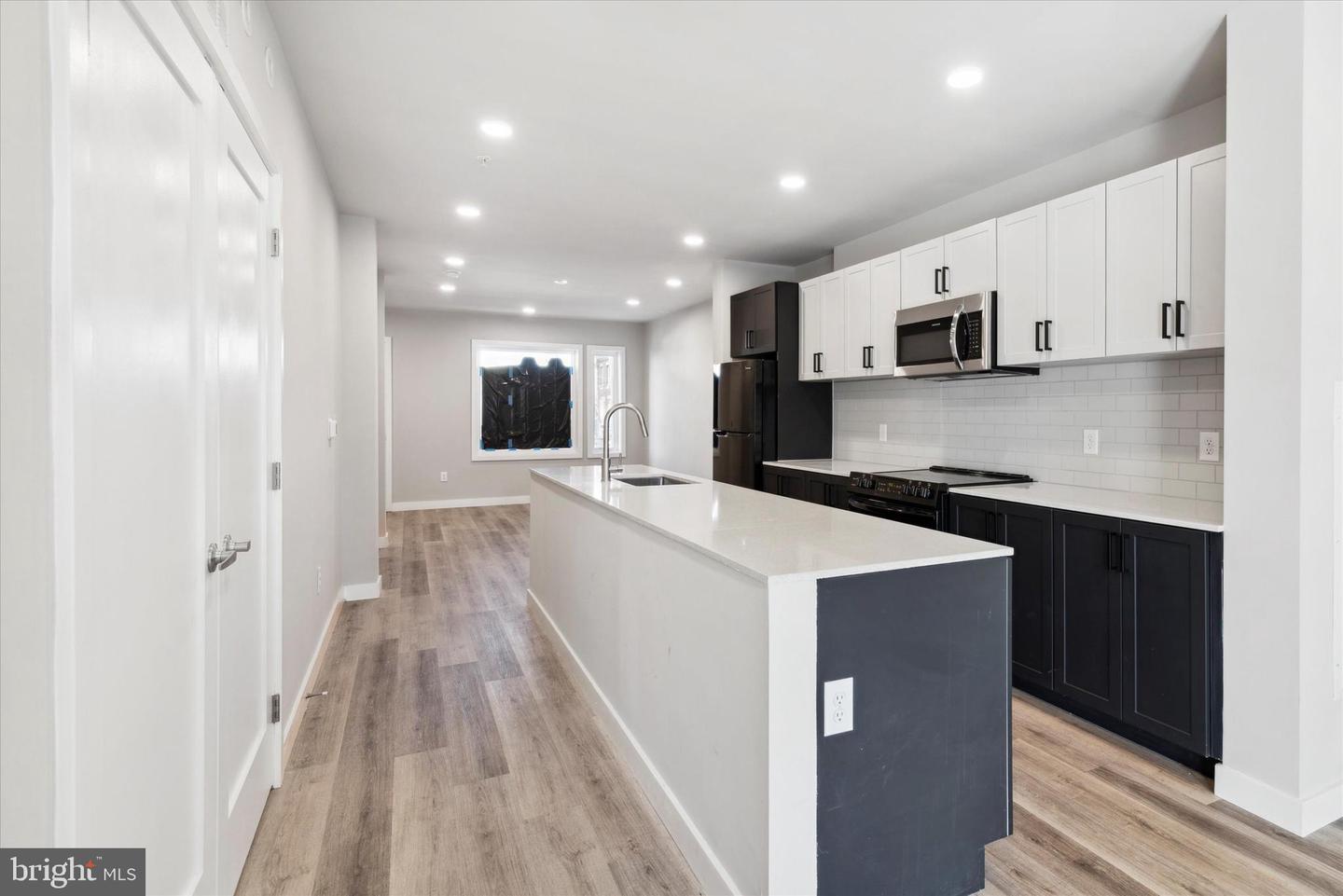 Photo 15 of 27 of 19 E Somerset St townhome