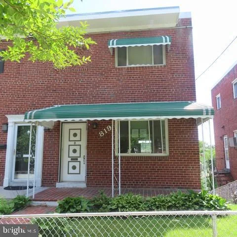 819 Oglethorpe Street NE
