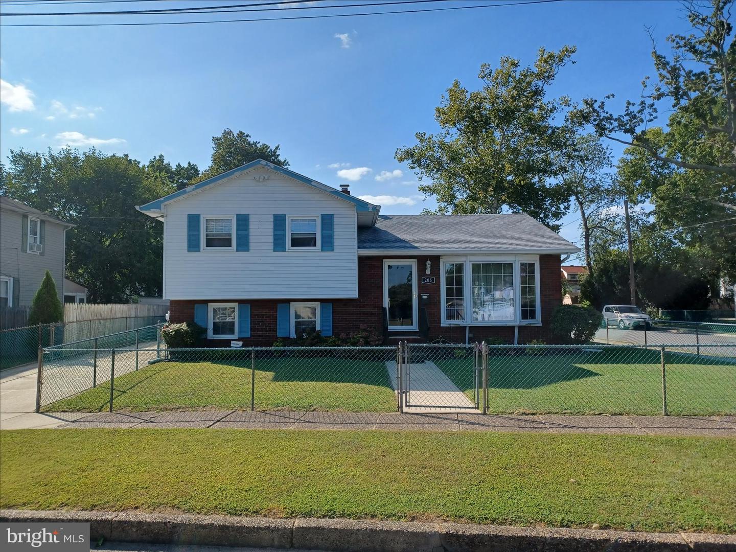 Photo 1 of 15 of 205 N Lincoln Ave house