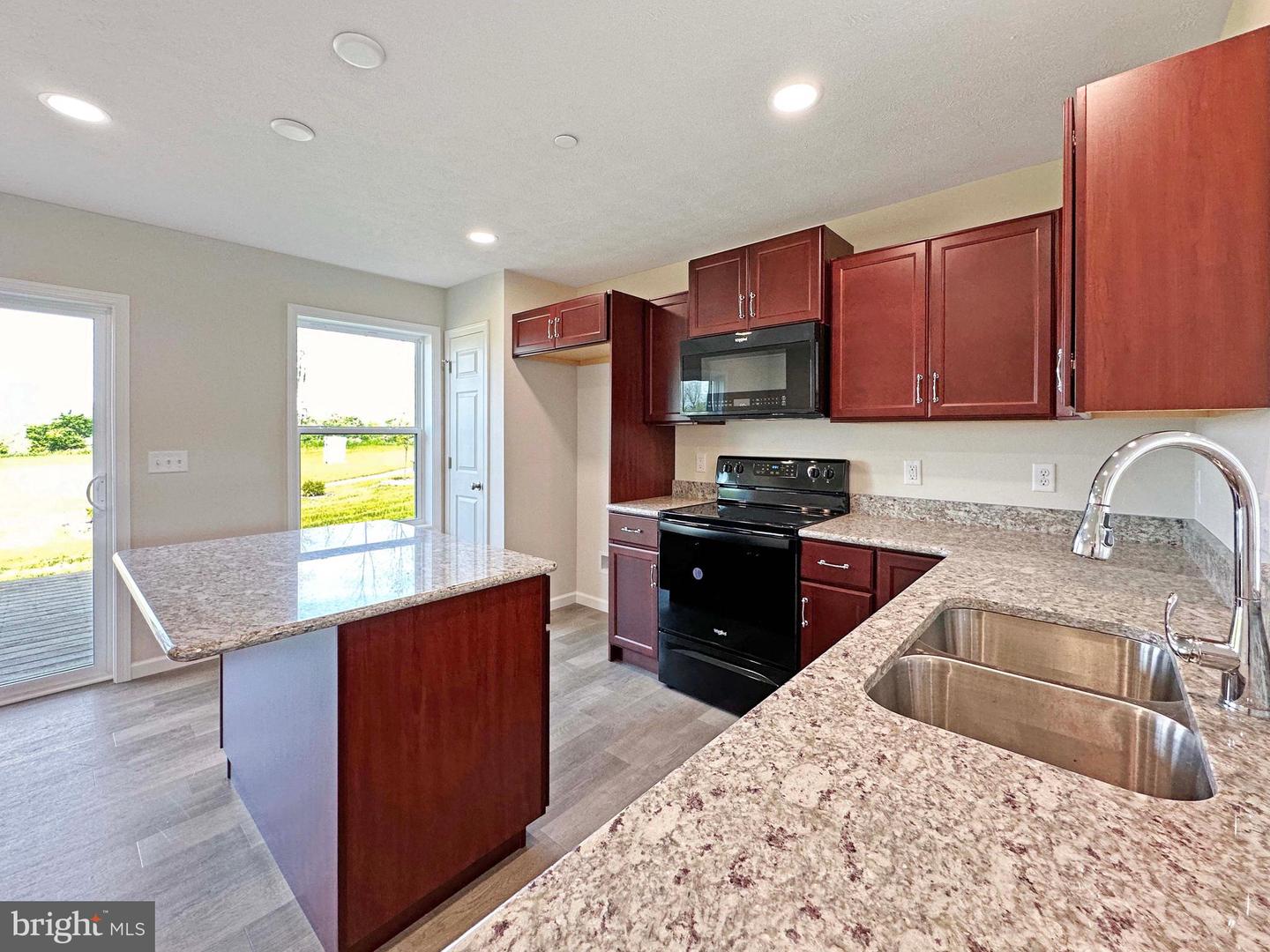 Photo 5 of 40 of 142 Highpoint Park Dr townhome