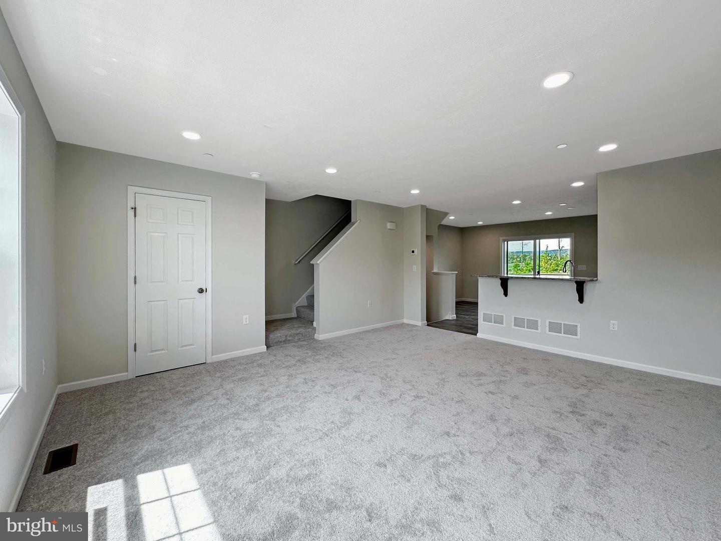 Photo 15 of 40 of 142 Highpoint Park Dr townhome