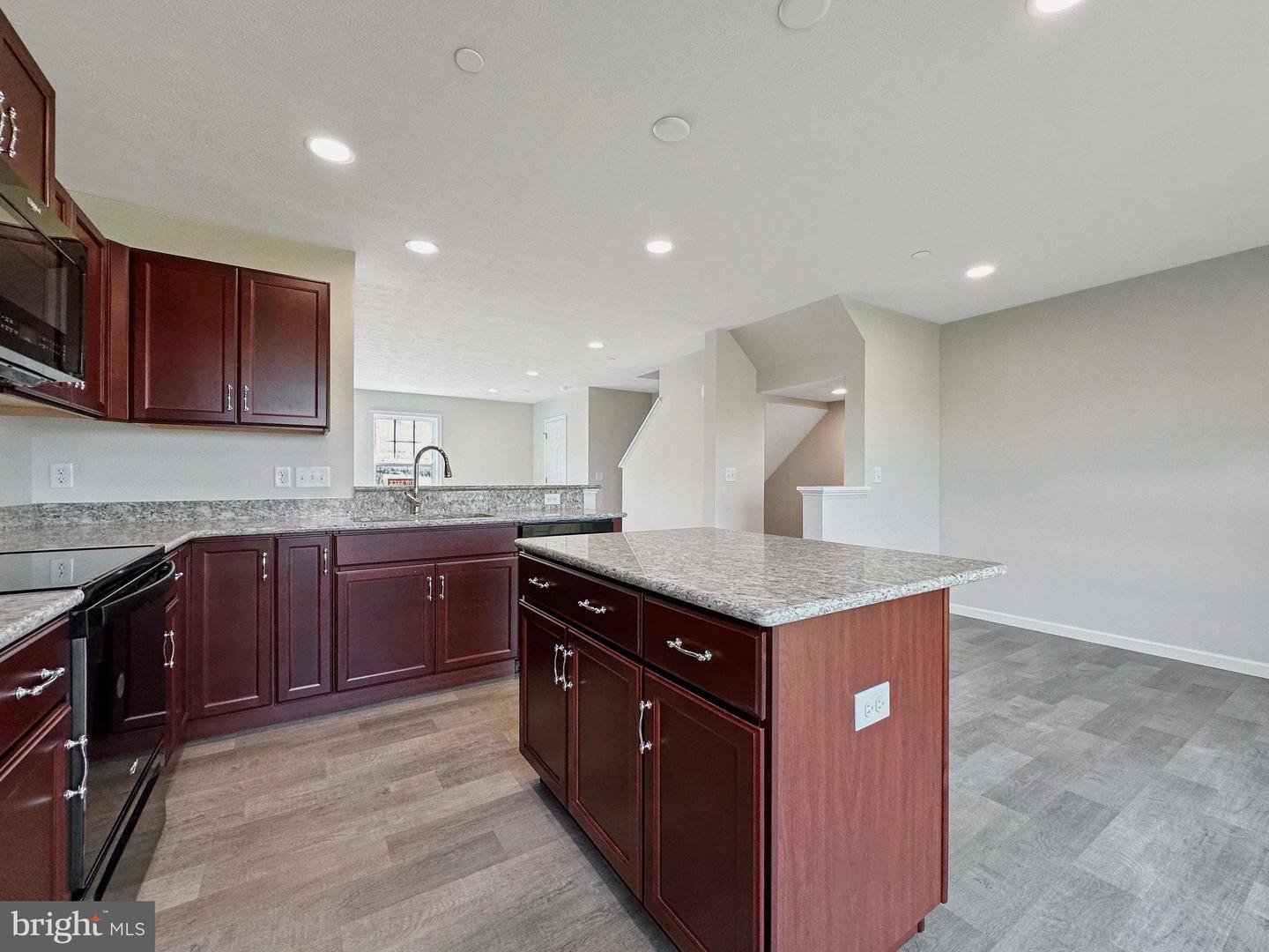 Photo 6 of 40 of 142 Highpoint Park Dr townhome