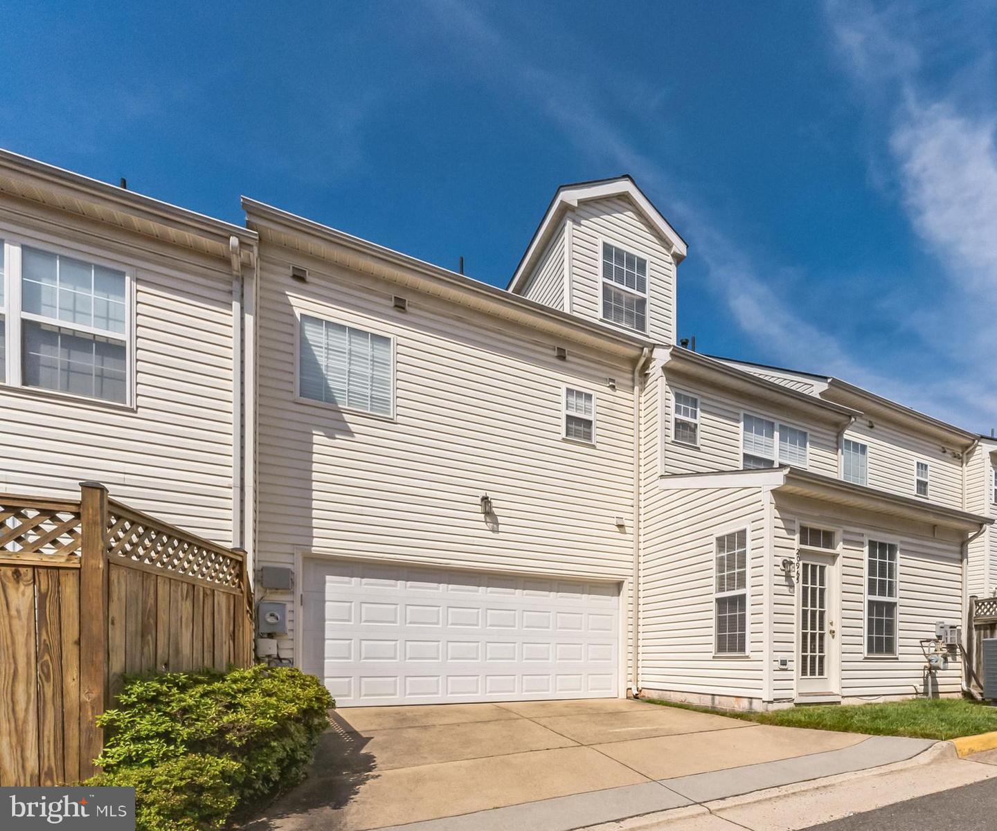 Photo 9 of 37 of 20965 Albion Ln townhome